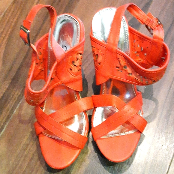 Platform shoes - Picture 1 of 3